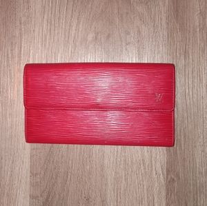 Louis Vuitton Authentic Vintage Red Epi Bi-Fold Portefueille Sarah Wallet